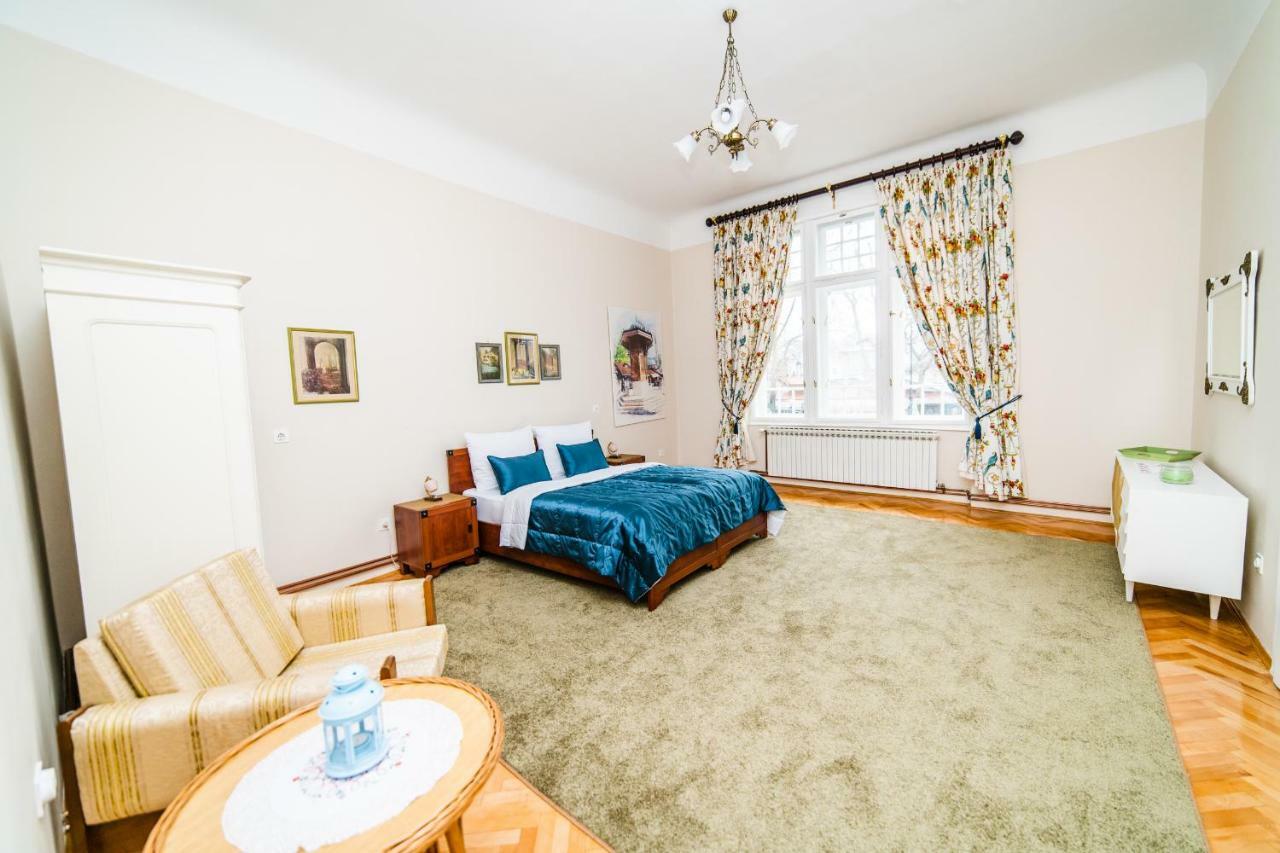 Spacious 3bdr With A Balcony In The Center! Apartment *