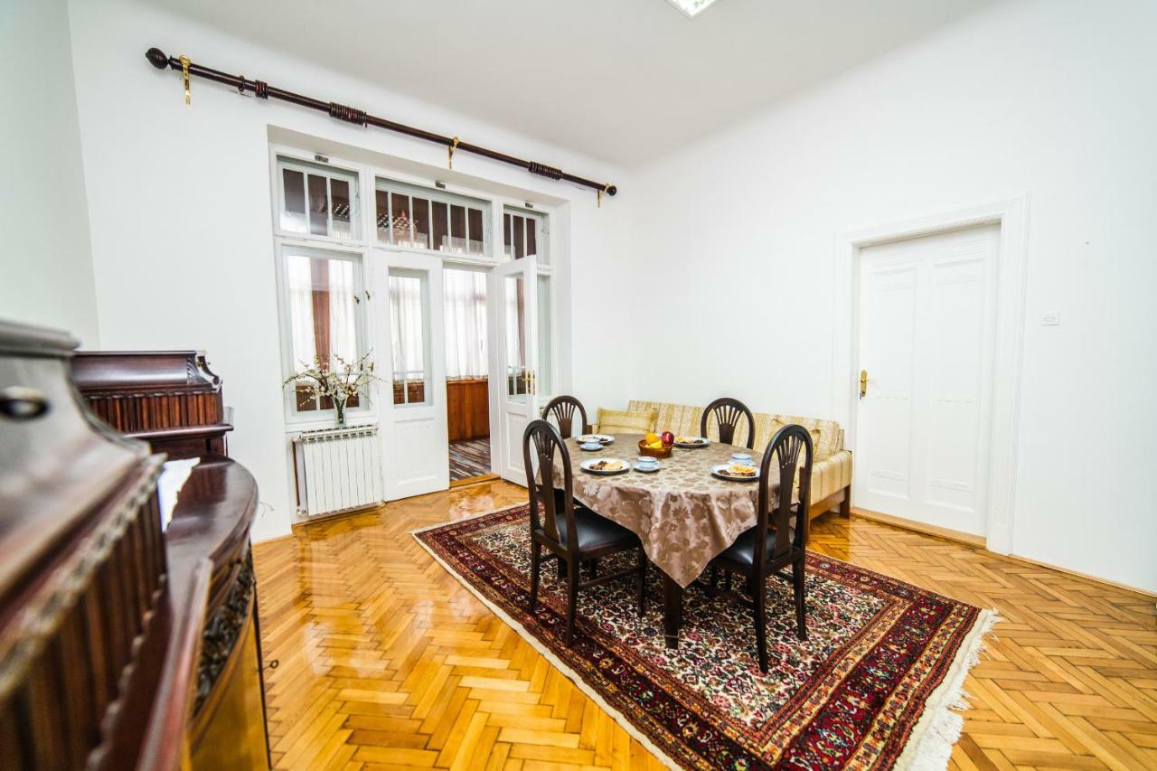 Spacious 3bdr With A Balcony In The Center! Apartment *